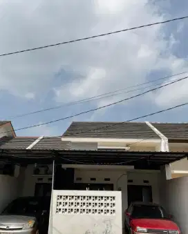 Rumah strategis 0 jalan raya fasilitas lengkap