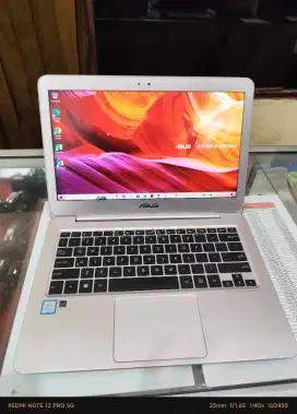 Laptop Asus ZenBook UX305CA