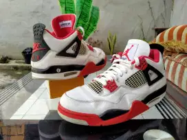 Sepatu Basket Nike Jordan Retro 4 size 43