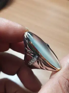 Batu Anggur Chalcedony Coloeless Cat Eye