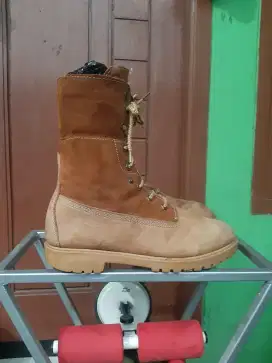 Timberland boots size 38 dan 40 .landrover 42