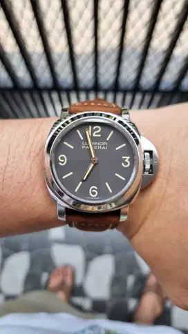 Panerai Luminor Base - PAM 390 44mm Manual Wind Black Dial