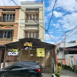 RUKO 4 LANTAI FURNISH DI TENGAH KOTA
