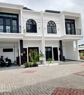 Rumah Mewah Klasik 2 lantai di kelapa dua Depok