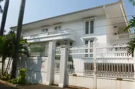 Di jual 1 bidang tanah dengan bangunan dk atas nya