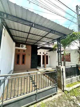 DISEWAKAN RUMAH UNTUK PASUTRI / KELUARGA DIPERUM TEMBALANG SEMARANG
