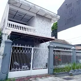 Rumah luas 2 Lt dekat jalan Slamet riyadi Solo