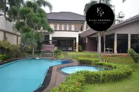 Dijual Rumah Mewah ada Kolam Renang Semi Furnish di Lapangan Tembak
