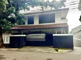 DIJUAL RUMAH DENGAN LOKASI SANGAT STRATEGIS DI WILAYAH JAKARTA SELATAN