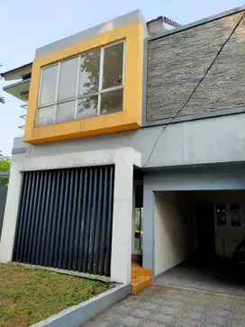 Dijual cepat rumah rapi 2 lt di Villa Melati Maa lt.355m hg 4,3 M