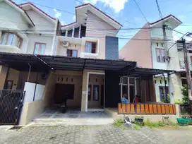 SEWA □ Rumah Cantik 2 Lt Nyaman Cluster Solo Baru
