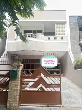 DISEWA RUMAH RAPI DI ANCOL UKU 8X25 TIMUR FURNISHED DAERAH AMAN NYAMAN