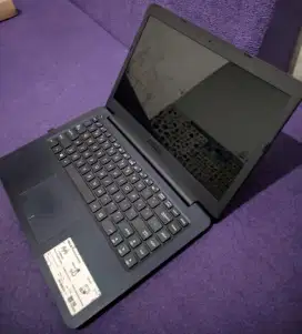 Laptop Asus E402Y
