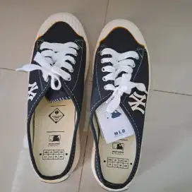 Preloved Sneakers MLB NY
