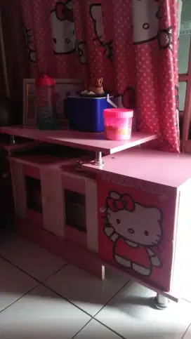 Meja Kabinet Cewek Warna Pink