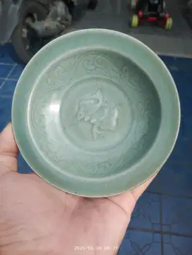 Piring celadon motif ikan antik vintage cina