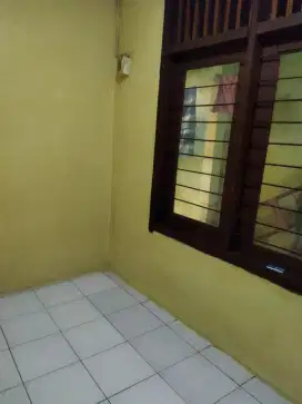Di Kontrakan Rumah 3 Petak Daerah Cijantung
