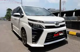 Toyota Voxy 2.0 MPV Panoramic