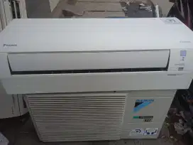 Daikin inverter 1/2pk
