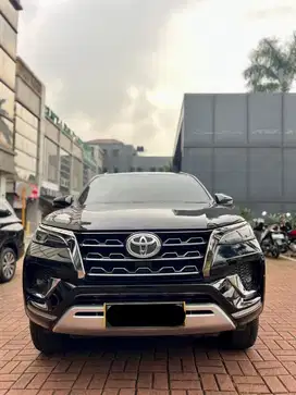 Fortuner (2022) 2.4 VRZ AT Hitam Facelift Pajak Maret 26