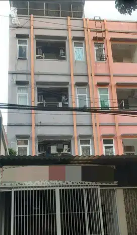 JUAL KOST KOST SAN JATINEGARA DEKAT STASIUN AKSES MUDAH 4 LANTAI