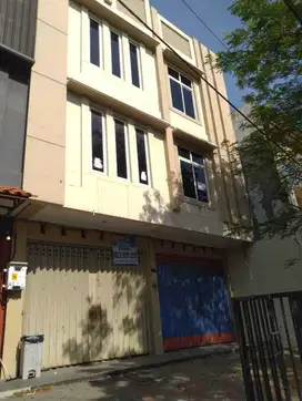 Ruko di jalan raya MERR, Surabaya Timur