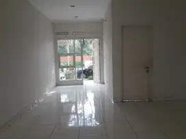 Dijual rumah siap huni di The Springs, Summarecon Serpong