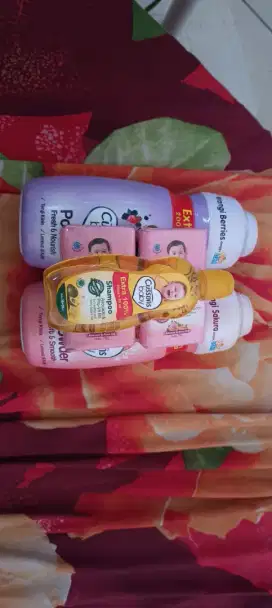 Peralatan bayi masih baru