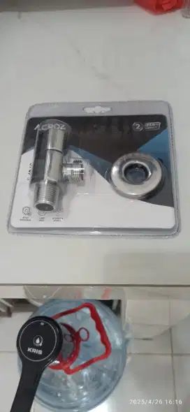 Shower Stop Valve (stop kran untuk shower) berbahan krom/brass metal.