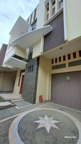Rumah Mewah 3lt di Sayap BKR, Terawat, Lokasi Strategis