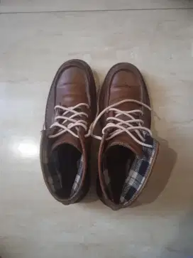 semi boot Clarks polyveldt size 10/44