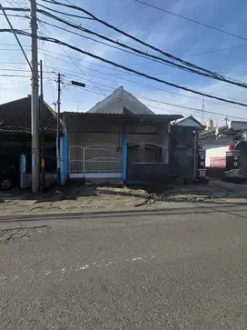 Rumah strategis hitung tanah pinggir jalan di keprabon banjarsari solo