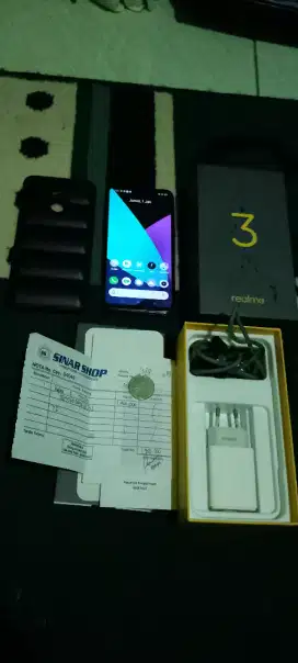 Realme 3 warna biru kehitaman