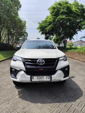 FORTUNER VRZ TRD 2.4 AT 2018 WARNA PAPORITE PUTIH