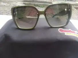 Kacamata wanita