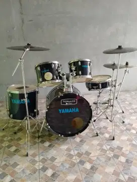 Di jual Drum acoustik 1 set lengkap.