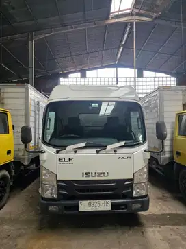 KM 43.000 Isuzu ELF NLR 85U 3.0 ENGKEL BOX 2022 PUTIH ASTINA MOBIL