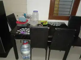 meja makan keluarga kecil