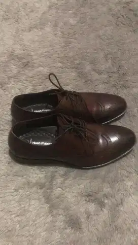 Sepatu vantofel Hush puppies Henley frost wingtip size 40