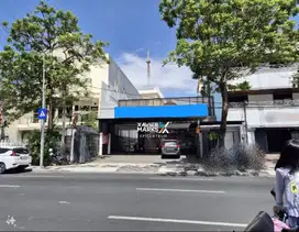 Disewakan Tempat Usaha Raya Ambengan cocok untuk Showroom, Cafe