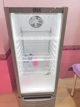 Dijual ShowCase/pendingin GEA masih mulus banget baru beli