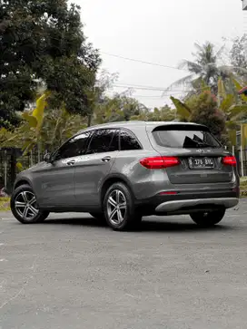 Mercedes-Benz GLC250 2017 Bensin