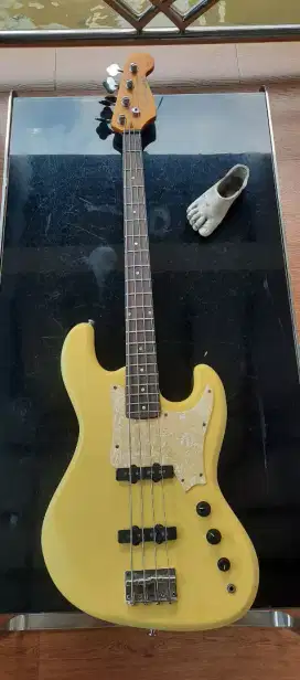 FENDER Bass Special Edition Mexico.