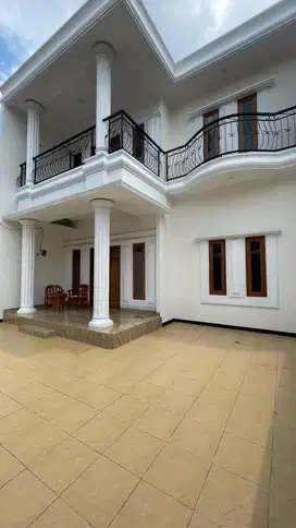 DI JUAL RUMAH SIAP HUNI DI JAGAKARSA JAKARTA SELATAN