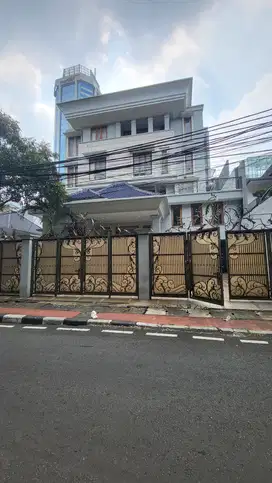 Disewakan rumah mewah cocok untuk kantor di Menteng, Jakarta pusat