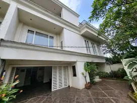 Disewakan Rumah di Jl Madrasah Kemang