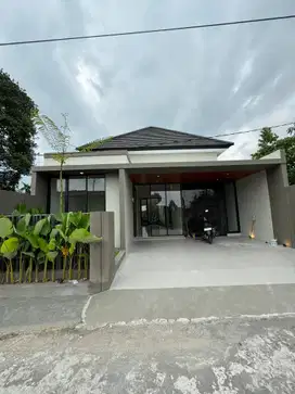 Rumah Mewah Luas Dekat Kampus UII