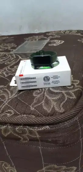 Huawei band 8 army green.