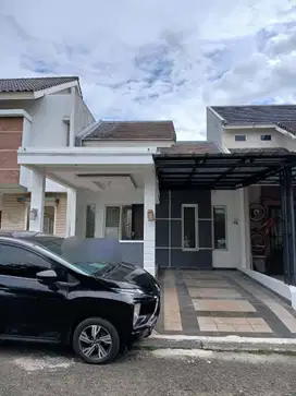 Rumah Bagus 2 Lantai di Green Park Jatiwarna