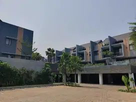 RUMAH MEWAH BARU DALAM TOWNHOUSE PRIVATE POOL DI BANGKA KEMANG